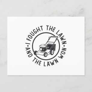 Rasenmähen Ich kämpfte gegen den Rasen und den Ras Postkarte