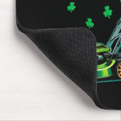 Rasenmähen St. Patrick's Day Irisches Kleeblatt Gl Mousepad (Ecke)