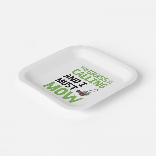 Rasenmäher - das Gras ruft und ich muss mähen Pappteller (Gewinkelt)