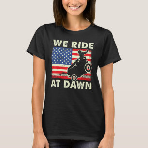 Rasenmäher fahren wir bei Morgendämmerung mit der  T-Shirt