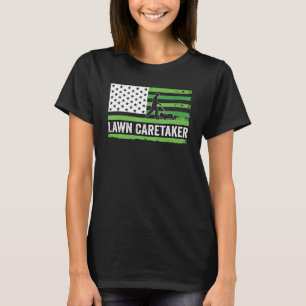 Rasenmäher für den Einsatz in der Fahne T-Shirt