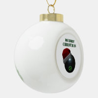 Rasenschale mit einer Weihnachtsmannmütze,