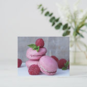 Raspberries Macarons Postkarte (Stehend Vorderseite)