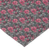 Raspberry, burgundy flowers on dark gray tischdecke (Schrägansicht)