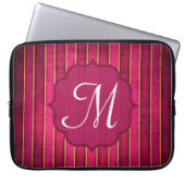 Raspberry Gold Stripe Mod Monogram 15" Notebook-Ge Laptopschutzhülle (Vorderseite)