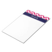 Raspberry Lg Zickzack Navy Name Monogram Notizblock (angewinkelt)