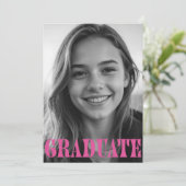 Raspberry Pink Modern Graduation Announcement Card (Stehend Vorderseite)