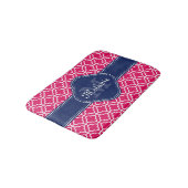Raspberry Pink Welch marokkanische Pattern Navy Mo Badematte (Schrägansicht)