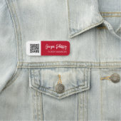 Raspberry Red & White QR Code Pinselschrift Namensschild (Beispiel)