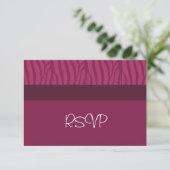 Raspberry Wedding RSVP Karte (Stehend Vorderseite)