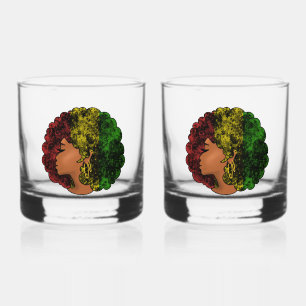 Rasta schwarze Frau in rot-gelb-grün Whiskyglas