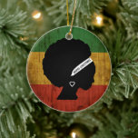 Rasta Woman Merry Christmas Keramik Ornament<br><div class="desc">Dieses Design zeigt die Silhouette einer Afrikanerin mit "Frohe Weihnachten" auf ihrem Kopfband auf einem bedrückten grünen,  gelben und roten Rasta-Fahnenhintergrund.</div>