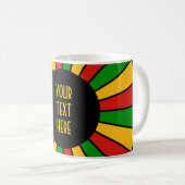 RASTAFARI FLAG BUTTON RAYS + Ihr Zeichen oder Text Kaffeetasse (VorderseiteRechts)