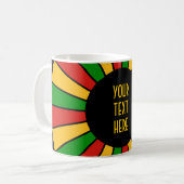 RASTAFARI FLAG BUTTON RAYS + Ihr Zeichen oder Text Kaffeetasse (Vorderseite Links)