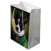Rat Terrier Dog in St. Patrick's Day Dress Mittlere Geschenktüte (Rückseite Schrägansicht)