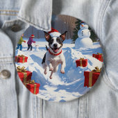 Rat Terrier läuft im Schnee mit Weihnachtshut Button (Beispiel)