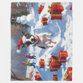 Rat Terrier läuft im Schnee mit Weihnachtshut Fleecedecke (Vorderseite)