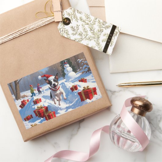 Rat Terrier läuft im Schnee mit Weihnachtshut Rechteckiger Aufkleber (Schenken)