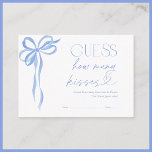 Rate wie viele Kisses Blue Bow Brautparty Game Begleitkarte<br><div class="desc">Ein Brautparty sollte mit nachdenklichen Augenblicken, einladenden Aktivitäten und einer Touch raffinierter Unterhaltung gefüllt werden. Diese Guess How Many Kisses Spielkarten laden Sie ein, sich an einer leichteren und eleganten Herausforderung zu beteiligen und die Anzahl der süßen Leckereien in einem wunderschön angeschauten Glas zu schätzen. Mit einem zarten, handbemalten blauen...</div>