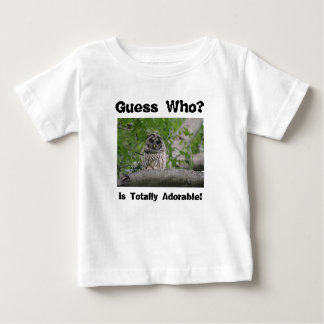 "Raten Sie, wer" ist bezaubernd, Baby-Kleidung! Baby T-shirt
