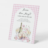 Raten Sie, wie viele Champagner und Cupcake Brautp Sockelschild (Vorderseite)