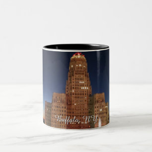 Rathaus bei Nacht Zweifarbige Tasse