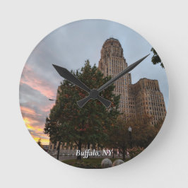 Rathaus und Sonnenuntergang Runde Wanduhr