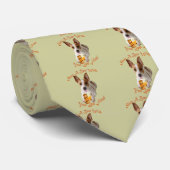 RatTerrier teilt ein Bier Krawatte (Gerollt)