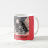 Rattie küsst Tasse (VorderseiteRechts)