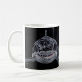 Raubfisch des Meeres Gemälde von Alfred Fox Kaffeetasse (Links)