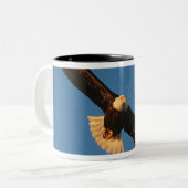 Raubvogel, Adler im Flug, Kachemak Zweifarbige Tasse (Vorderseite Links)