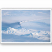 Rauch aus dem Vulkan Kliuchevskoi. Aufkleber (Vorderseite)