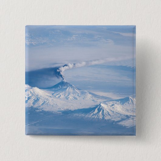 Rauch aus dem Vulkan Kliuchevskoi. Button (Vorderseite)