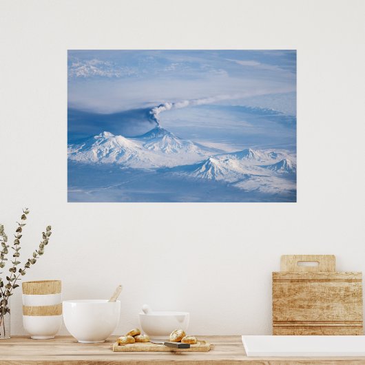 Rauch aus dem Vulkan Kliuchevskoi. Poster (Küche)