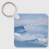 Rauch aus dem Vulkan Kliuchevskoi. Schlüsselanhänger (Vorderseite)