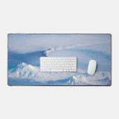 Rauch aus dem Vulkan Kliuchevskoi. Schreibtischunterlage (Tastatur & Maus)