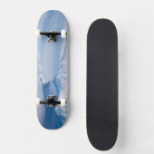 Rauch aus dem Vulkan Kliuchevskoi. Skateboard (Vorderseite)