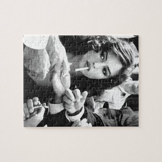 Rauchendes Mädchen Puzzle (Horizontal)