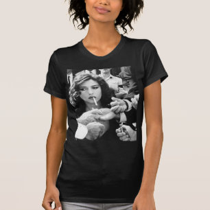 Rauchendes Mädchen T-Shirt