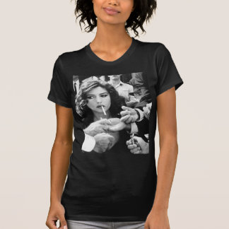 Rauchendes Mädchen T-Shirt