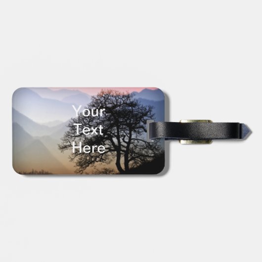 Rauchiger Gebirgssonnenuntergang von der blauen Gepäckanhänger (Rückseite horizontal)