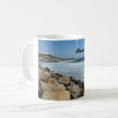 raue Küste auf der Insel Rhode Kaffeetasse (Vorderseite Links)