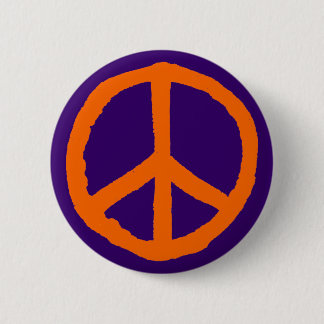 Raues Friedenssymbol - Orange auf Deep Purple Button