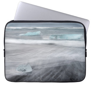 Rauhe Meereslandschaft mit Eis, Island Laptopschutzhülle