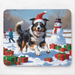 Rauhhaar Collie läuft im Schnee mit Weihnachtsmütz Mousepad