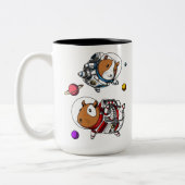 Raum-Meerschweinchen-Astronautenkosmisches Zweifarbige Tasse (Links)