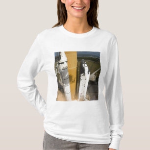 Raumfähre Atlantis hebt 17 weg T-Shirt