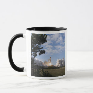 Raumfähre Atlantis hebt 18 weg Tasse