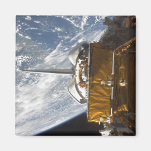 Raumfähre-Atlantis Nutzlastenbucht backdropped Magnet