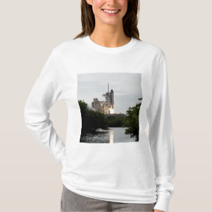 Raumfähre-Bemühung hebt weg T-Shirt